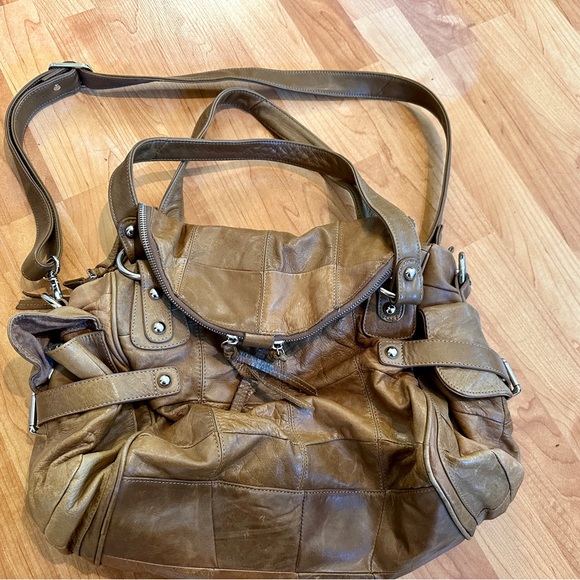 Jesslyn Blake Leather Weekend Bag - Picture 9 of 12
